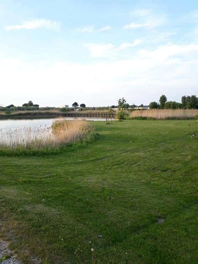 Luxe Vakantiechalet Met Omheinde Tuin Bredene 6Pers Exterior foto